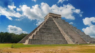 Covid-19 salgını yüzünden turistler olmadan Chichen Itza.