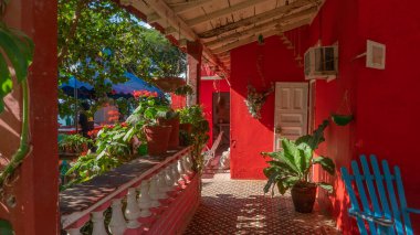 Trinidad, Küba sokaklarında alışılmadık bir teras. Dışarıda bir evi dekore etmek için fikirler.