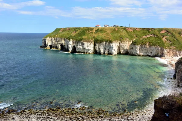 Helder water bij Thornwick Bay Uk — Stockfoto