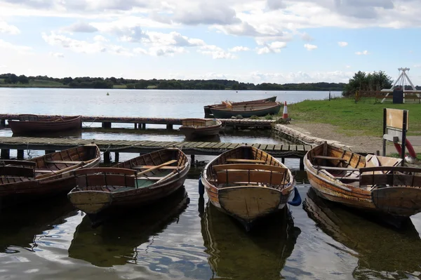Rowing boats by the jetty — Stock Photo, Image