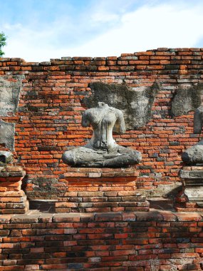 Ayutthaya 'daki başsız Buda heykeli tapınak mirasını mahvetti