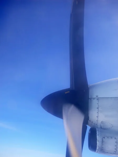 Летающий Двигатель Twin Propeller Plane Twin Turboprop — стоковое фото