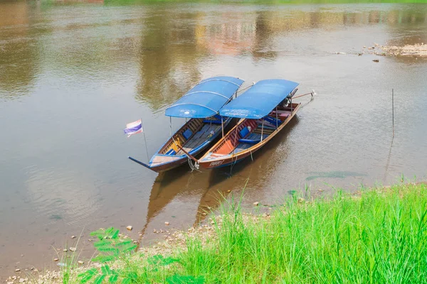 Local boat trips to the Kok River in Thailand