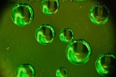 Parlak yüzey boş görünümünde yeşil bilinmeyen kabarcıklar