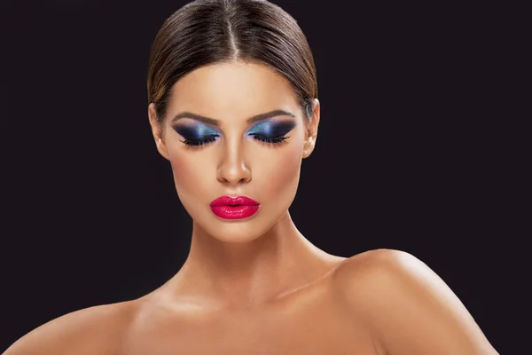 Schoonheid en make-up, portret van een mooie vrouw — Stockfoto