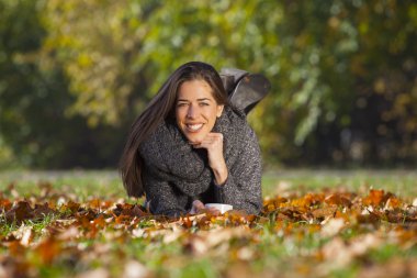 genç kadın doğanın dinlendirici