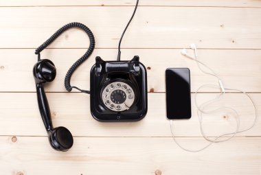 Eski retro siyah telefon 