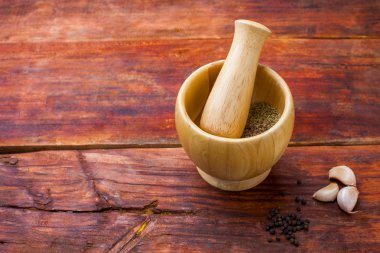 Baharat toz ve sarımsak 