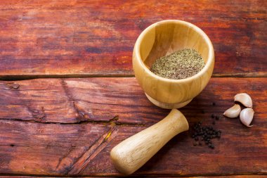 Baharat toz ve sarımsak 