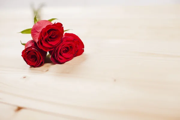 Hermosas rosas rojas — Foto de Stock