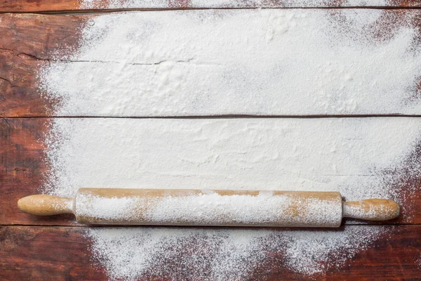 Rolling pin and flour — Stock Photo, Image