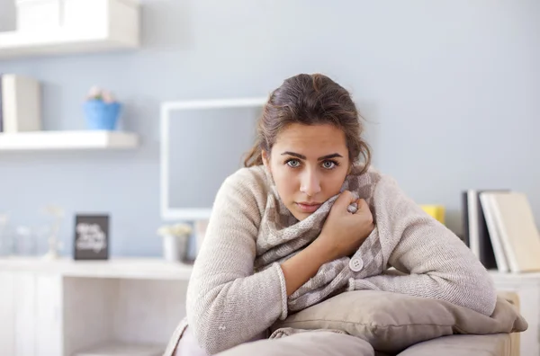 Kranke Frau erkältet — Stockfoto