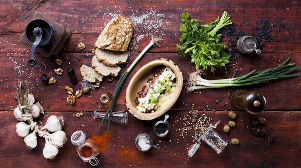 Eten in een keramische kom — Stockfoto