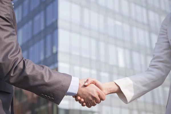 Business handshake between woman and man — Stock Photo, Image