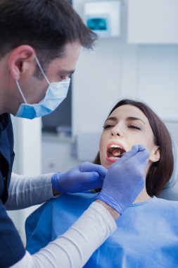 Eylem erkek diş hekimi