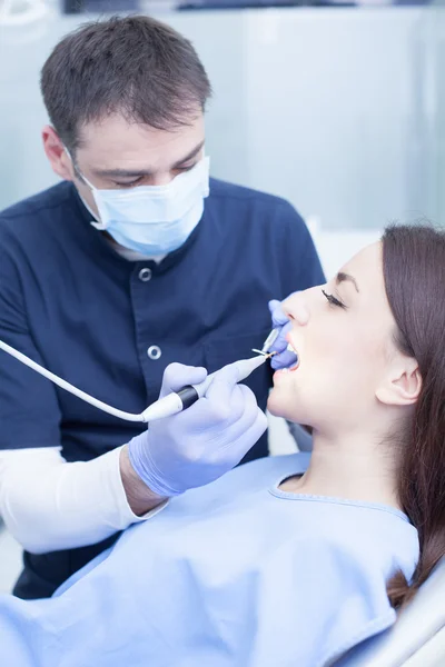 Male dentist in action — Stock Photo, Image