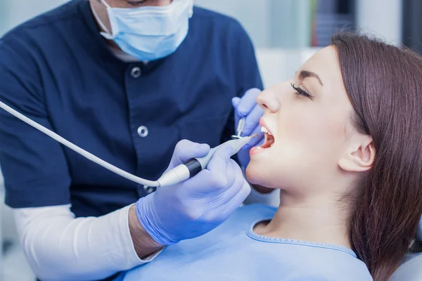 Male dentist in action — Stock Photo, Image