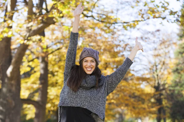 Beautiful happy woman walking in autumn park. Fall season — Stock Photo, Image