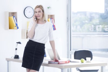 Evet ofiste iş kadını