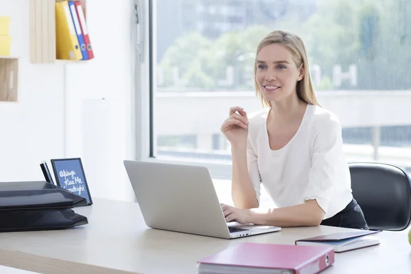 Young businesswoman in office — Stock Photo, Image