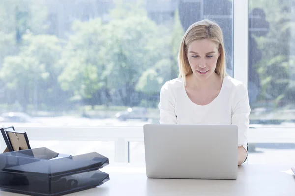 Young businesswoman in office — Stock Photo, Image