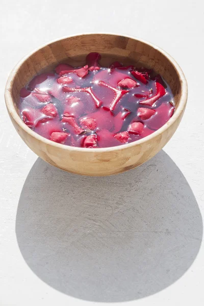 Red rose petals in bowl — Stock Photo, Image