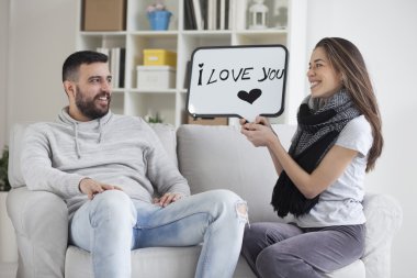 Çift gösteren aşk mesajı