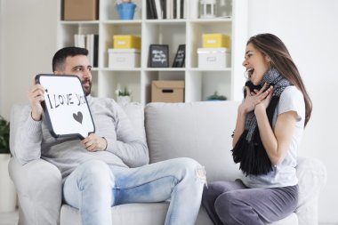 Çift gösteren aşk mesajı