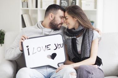 Çift gösteren aşk mesajı