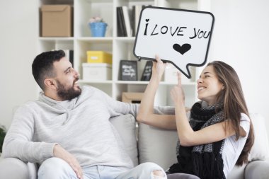 Çift gösteren aşk mesajı