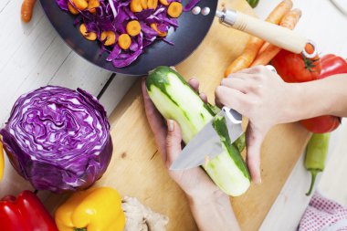 Şef taze organik gıda hazırlama