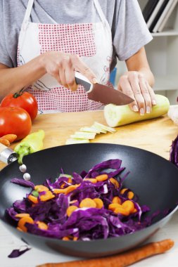 Şef taze organik gıda hazırlama