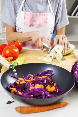 Şef taze organik gıda hazırlama