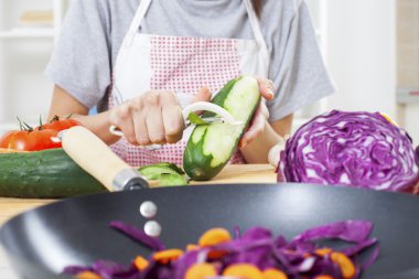 Şef taze organik gıda hazırlama