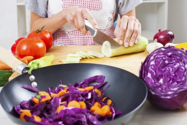 Şef taze organik gıda hazırlama