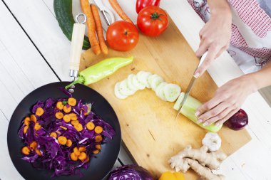 Şef taze organik gıda hazırlama