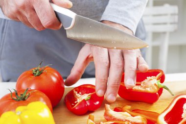 Taze organik gıda hazırlama. Kesme sebze