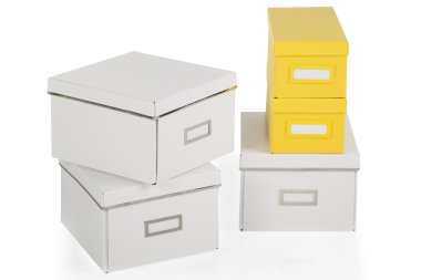 Beyaz arka plan üzerinde izole kutuları