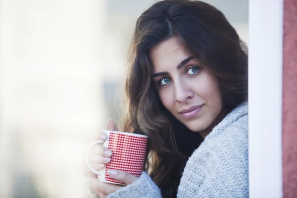 Wanita minum kopi — Stok Foto