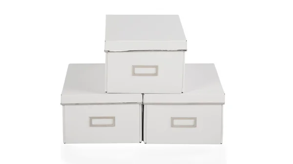 Boxy naskládané na bílém pozadí — Stock fotografie