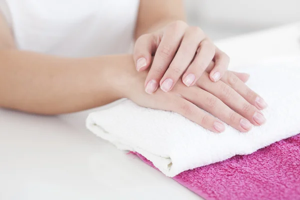 Woman hands in manicure salon — Stock Photo, Image