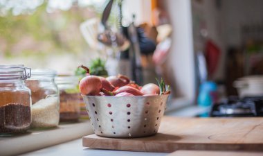 masada bir kapta soğan 