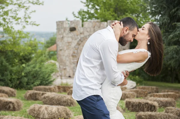 Menyasszony és a vőlegény az esküvő — Stock Fotó