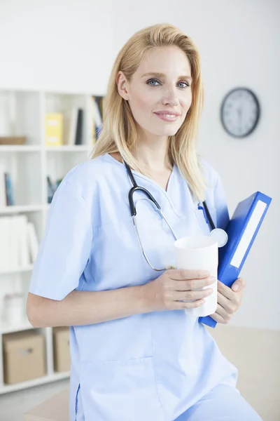 Jovem médica — Fotografia de Stock