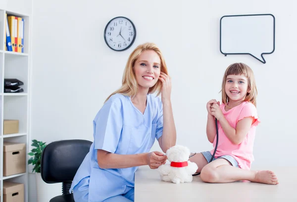 Little girl at doctor's office — Stock Photo, Image