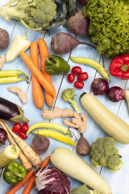 Sebze mavi ahşap tahtası, üstten görünüm