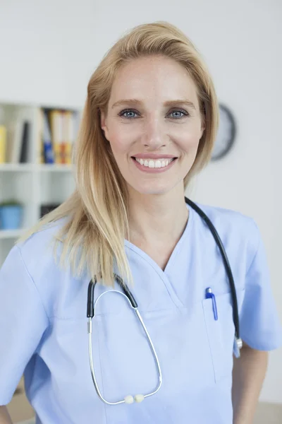 Beautiful female doctor — Stock Photo, Image