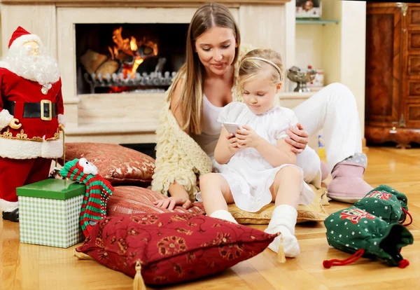 Mom and daughter siting — Stock Photo, Image