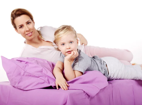 Niña con su madre — Foto de Stock