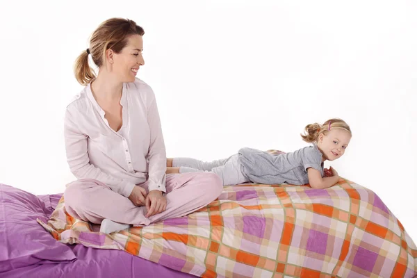 Niña con su madre — Foto de Stock